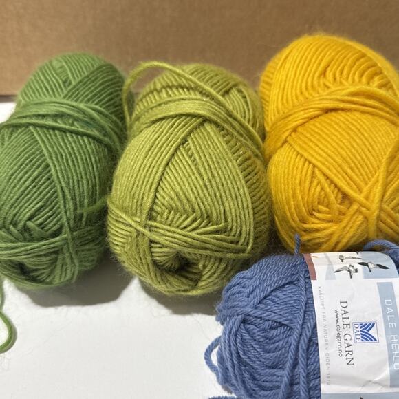 1lb Mixed Lot Scrap Yarn Assorted Fiber Partial Skeins Craft Yellow Green Blue - Picture 2 of 4